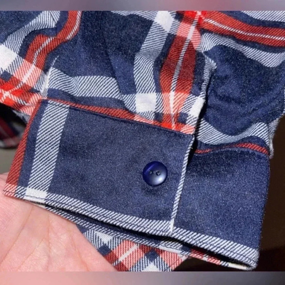 🆓Rich & Beautiful Like You Plaid Button Down Top🆓 - Picture 4 of 8